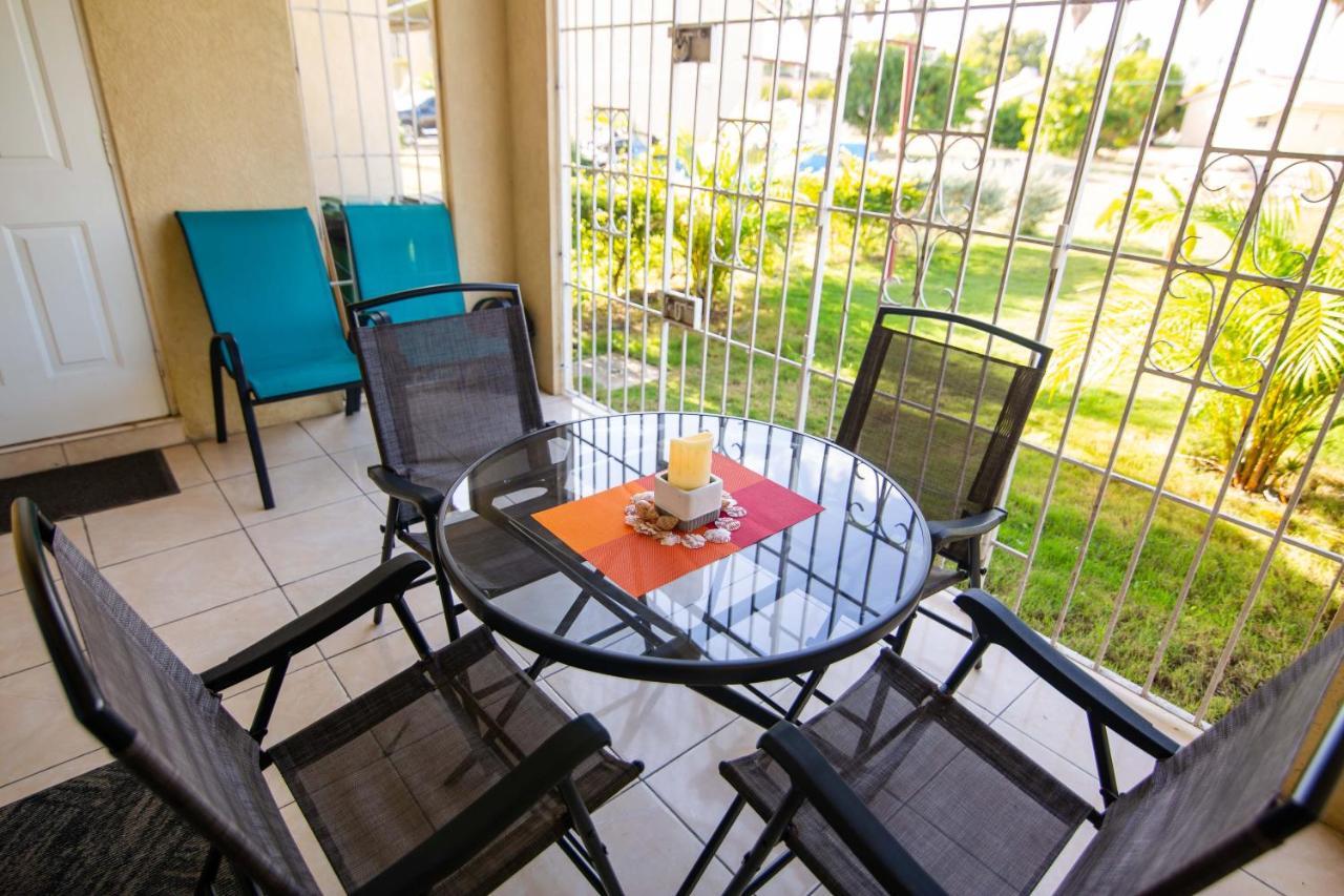 The Oasis I, Portmore Country Club Екстер'єр фото